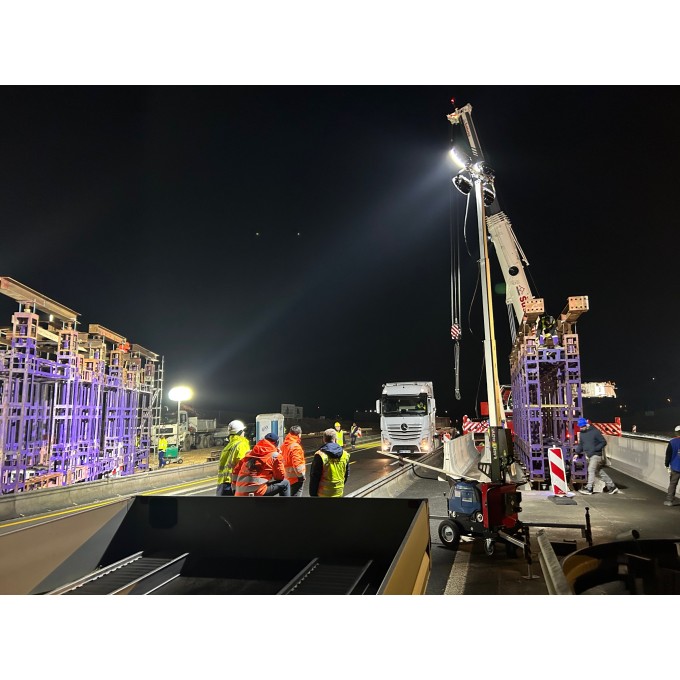 Turn de lumina santiere 4x300W - 212.000 lumeni – 4,1 m inaltime - cu carucior 